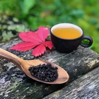 Gui Fei Oolong - více oxidovaný oolong srolovaný do kuliček