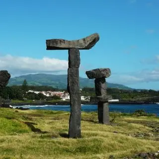 Místní "stonehenge" na pobřeží, Sao Miguel, Azorské ostrovy, Portugalsko