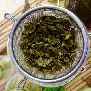 Takle vypadá obsah sítka po slití čajové limonády z Čajobaru .... a jak vypadá čaj z vašeho ice tea? ;)