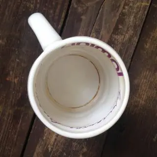 Zašpiněný hrnek od čaje - aneb jak odstranit skvrny od čaje bez chemie