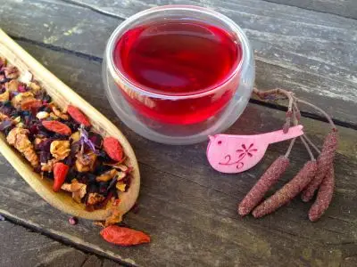 Spring elixir - ovocný čaj s goji z Jarní Čajové Bedýnky