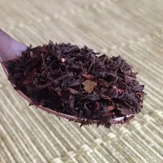 čajová lžička gruzínského černého čaje
