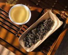 Gui fei oolong - Shanlin xi Taiwan - detail čajových lístků