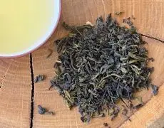 Assam Satrupa - kvalitní zelený čaj z indického Assamu - detail čajových lístků
