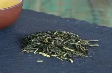 Gaba Sencha - kvalitní sypaný japonský zelený čaj se zvýšeným obsahem GABA - detail čajových lístků