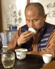 Ochutnávka bílých a zelených čajů s "random" mnichem na Taiwanu