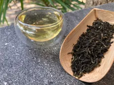 Jasmin Chun Feng - kvalitní sypaný jasmínový zelený čaj z Číny - detail čajových lístků