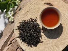 Assam Dibrugarh Halmari - kvalitní sypaný černý čaj z indického assamu s tóny medu, švestek a mirabelek