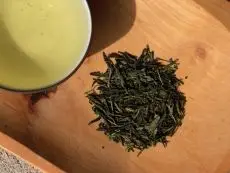 Sencha - kvalitní sypaný japonský zelený čaj - Sencha Kagoshima Kirishima Yabukita Okumidori - detail čajových lístků