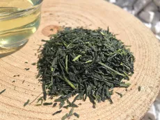 Sencha Kagoshina Kirishima Kanayamidori - kvalitní sypaný japonský zelený čaj - detail čajových lístků
