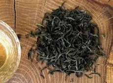 Nepal Pathivara White forest - kvalitní sypaný bílý čaj z Nepálu - detail čajových lístků