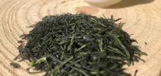 Shincha Kabuse Yabukita - kvalitní japonský zelený čaj - detail suchých čajových lístků