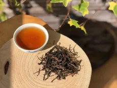 Limitovaná edice černého čaje z prastarých divokých čajovníků Shan Thuyet z oblasti Ha Giang Severní Vietnam