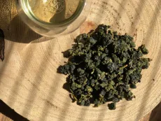 Shanlin xi Qing xin oolong - kvalitní sypaný čaj oolong z Taiwanu sklizeň jaro 2026 - detail čajových lístků