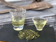 Dračí studna - Lung ching - slavný čínský zelený čaj