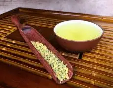Matcha plus Genmaicha - japonský zelený čaj Genmaicha obalený v práškovém čaji Matcha