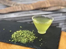 Matcha plus genmaicha - japonská specialitka - japonský zelený čaj Genmaicha obalený v práškovém čaji matcha