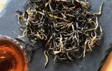 Kenya Nandi Gold - kvalitní sypaný černý čaj z Keni detail čajových lístků