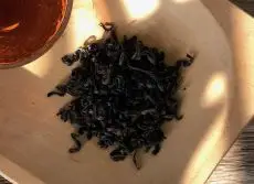 Purple beauty - vynikající čínský sypaný černý čaj bez svíravosti - detail čajových lístků