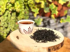 Shan lin xi honey golden bud - kvalitní sypaný černý čaj z Taiwanu