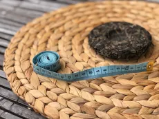 Raw Pu erh koláč 100 g z oblasti Phong Van z prastarých divokých čajovníků - Severní Vietnam - rozbalený koláč