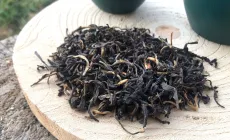 Kenya Golden hawk - kvalitní sypaný prémiový černý čaj z Keni sklizeň leden 2026, Nandi hills, nadmořská výška 2000 - detail čajových lístků