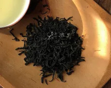 Yun Wu - Cloud mist - kvalitní sypaný zelený čaj z čínské oblasti Jiangxi - detail čajových lístků