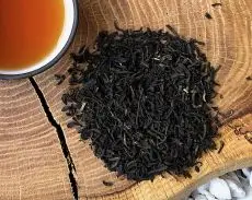 Yunnan Cangyuan - kvalitní sypaný čínský černý čaj detail čajových lístků