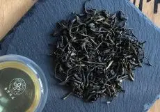 Kenya green - kvalistní sypaný zelený čaj z Keni - detail čajových lístků