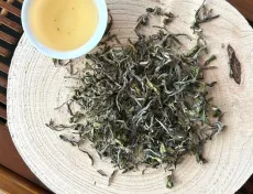 Darjeeling Arya Diamond First flush - limitovaná edice De luxe - detail čajových lístků
