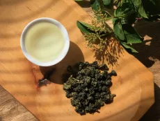 Qin yu oolong - delikátní oolong z Taiwanu s květovými tóny
