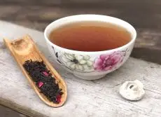 Black rose - kvalitní sypaný černý čaj s okvětními plátky růže