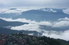 Darjeeling - výhled do údolí na čajové plantáže