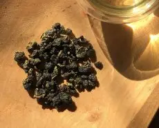 Kvalitní taiwanský oolong - Dragon eye - detail čajových lístků