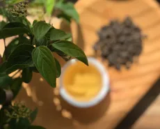 Shanlin xi heavy roasted bourbon oolong - kvalitní oolong z Taiwanu s tóny boubonu karamelu oříšků a vanilky. 2