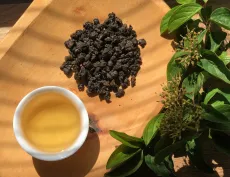 Shanlin xi heavy roasted bourbon oolong - kvalitní oolong z Taiwanu s tóny boubonu karamelu oříšků a vanilky