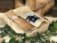 Dárkový balíček s cascarou a prémiovým čajem z Darjeelingu