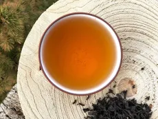 Kenya Sunrise - kvalitní sypaný černý čaj z Keni - detail nálevu