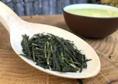 Gyokuro z jihokorejského ostrova Jeju - kvalitní sypaný korejský zelený čaj - detail lístků