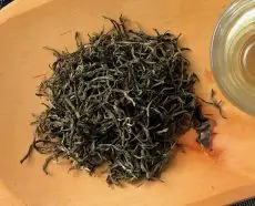 Silver thread - kvalitní sypaný čínský zelený čaj detail