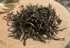 Darjeeling Balasun first flush 2026 - EX 16 - raritní čaj z Darjeelingu z jarní sklizně - detail čajových lístků