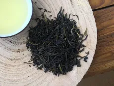 Kenya Green lizard - kvalitní sypaný zelený čaj z Keni - detail čajových lístků