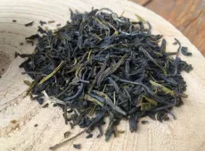Kenya Green lizard - kvalitní sypaný zelený čaj z Keni - detail čajových lístků