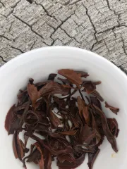 Darjeeling Phuguri second flush 2026 - EX 22 - raritní kvalitní prémiový sypaný čaj - z Darjeelingu - detail mokrých čajových lístků
