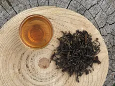 Darjeeling Phuguri second flush 2026 - EX 22 - raritní kvalitní prémiový sypaný čaj - z Darjeelingu - pohled shora