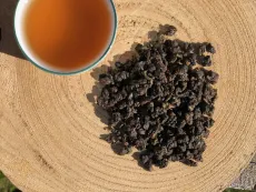 Gui fei oolong Chiang Rai - luxusní honey oolong se severu Thajska - detail čajových lístků