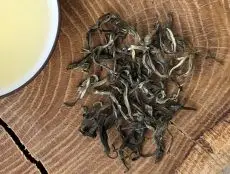 White monkey - Bílá opice - kvalitní sypaný čínský zelený čaj - detail čajových lístků