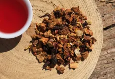 Ovocný čaj - tropický směs papáji, ananasu, marakuji, jahod - kvalitní sypaný ovocný čaj skvělý i jako ice tea - detail