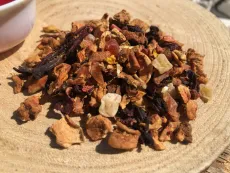 Ovocný čaj - tropický směs papáji, ananasu, marakuji, jahod - kvalitní sypaný ovocný čaj skvělý i jako ice tea - detail